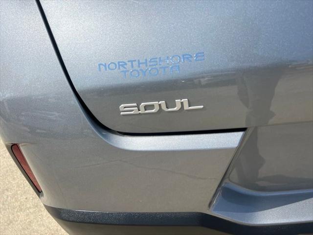 2023 kia soul lx