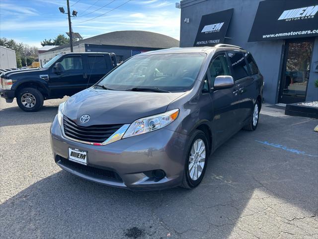 2013 toyota sienna le