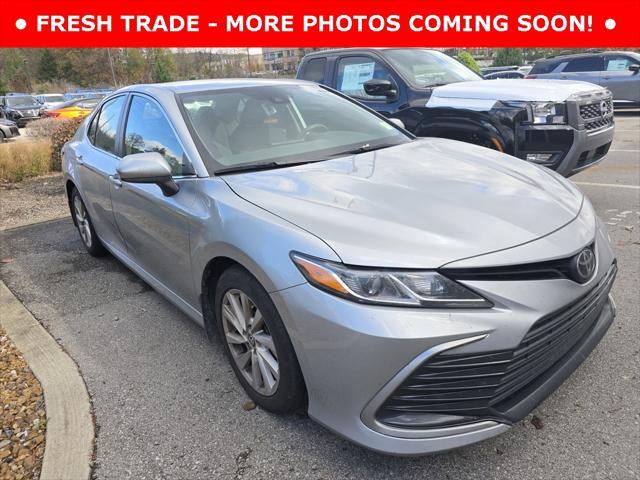 2022 toyota camry le