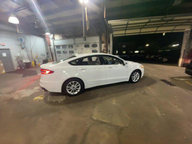 2020 ford fusion se