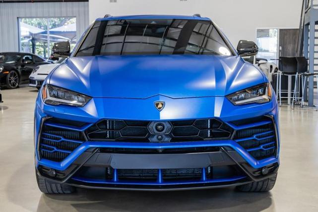 2019 lamborghini urus base