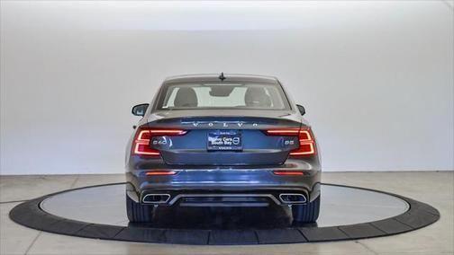 2022 volvo s60