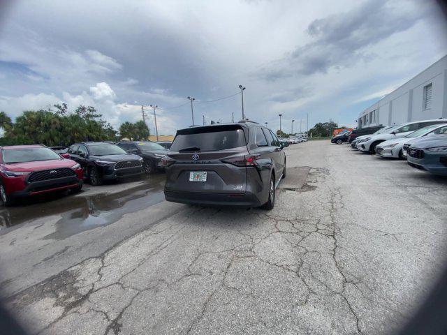 2024 toyota sienna xle 8 passenger