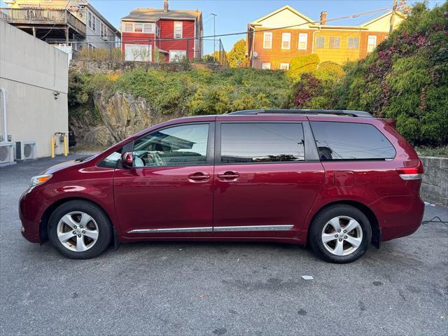 2014 toyota sienna le