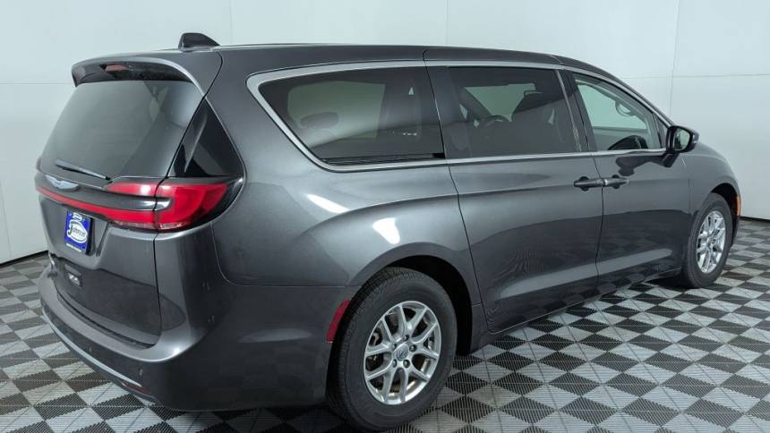 2023 chrysler pacifica touring l