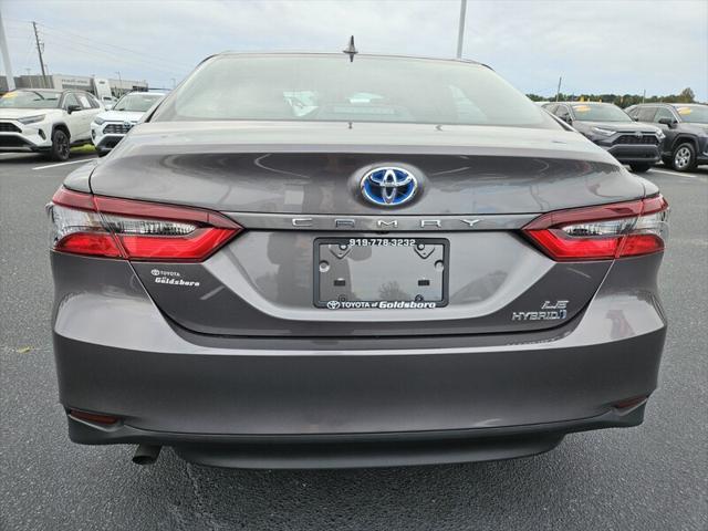 2024 toyota camry hybrid se