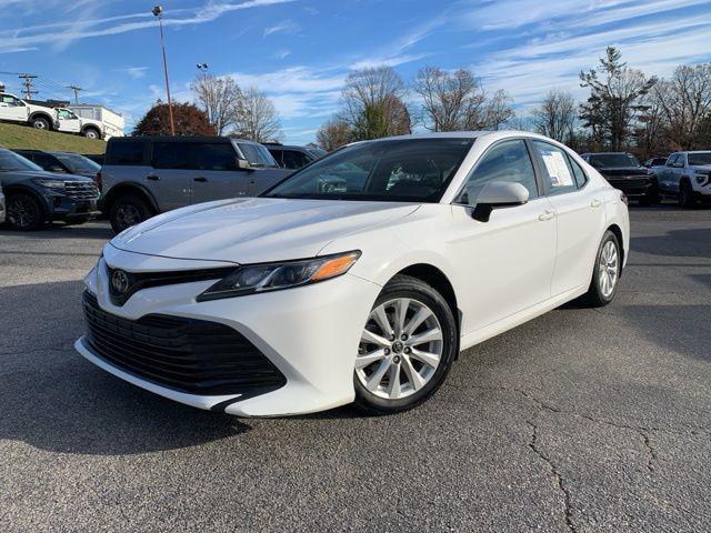 2019 toyota camry le