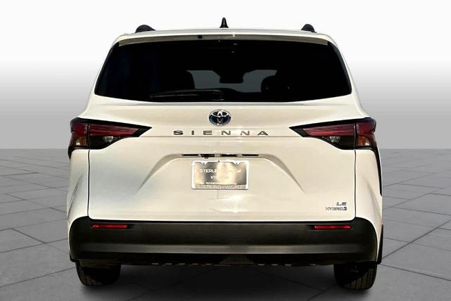 2022 toyota sienna le