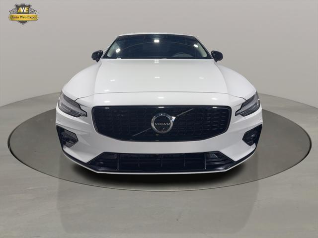 2024 volvo s60 b5 plus dark theme