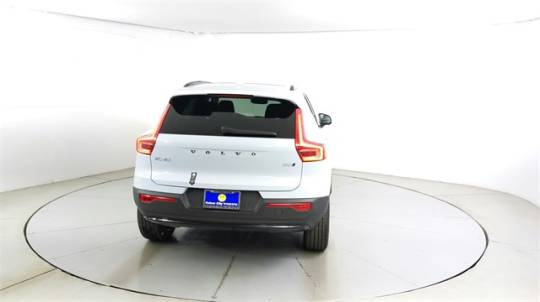 2025 Volvo XC40