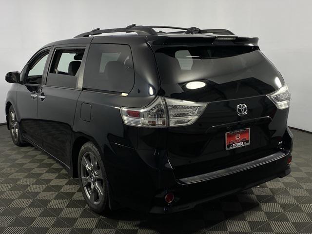 2019 toyota sienna r mulliner