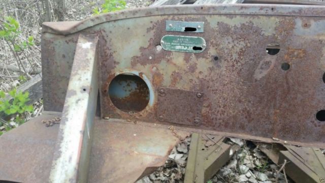 austin healey 100 (bn2) 1955 rusty project car - - non rolling