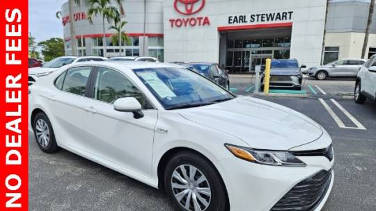 2020 toyota camry hybrid le
