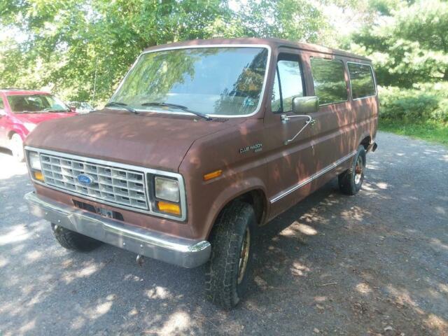 ford e-250 club wagon with trailer hitch
