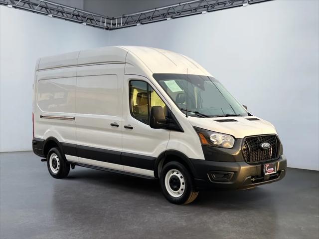 2022 ford transit-250 base