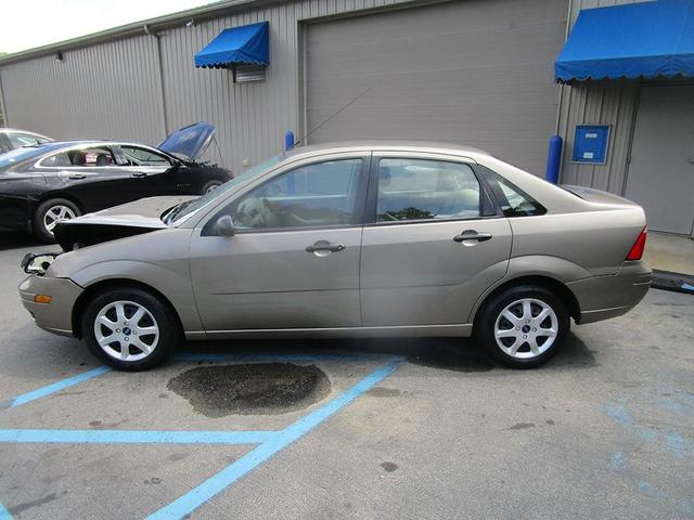 2005 ford focus zx4 se