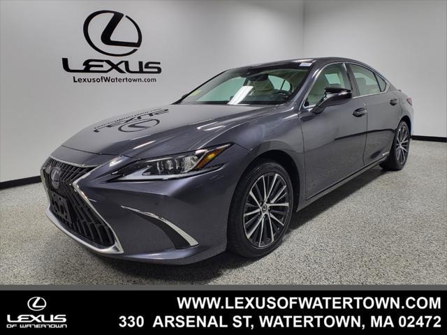 2022 lexus es 300h base