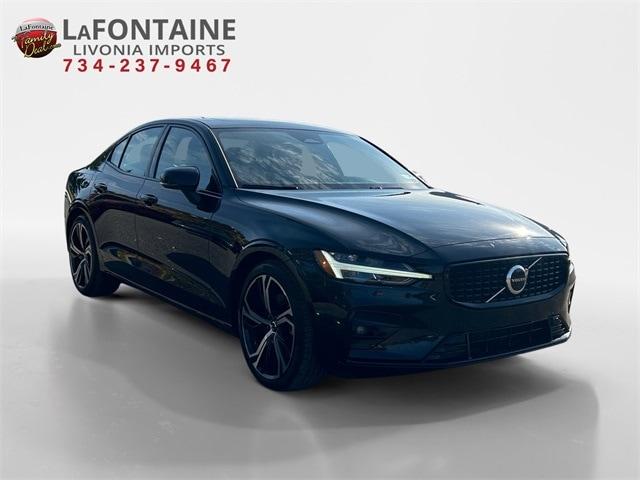 2024 volvo s60 b5 core dark theme