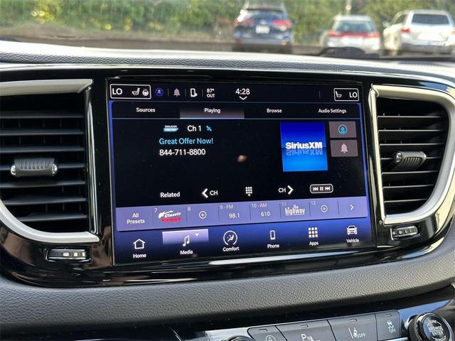 2022 chrysler pacifica touring-l