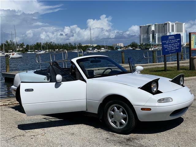 1991 mazda mx-5 miata 122,612 miles white convertible **clean carfax**