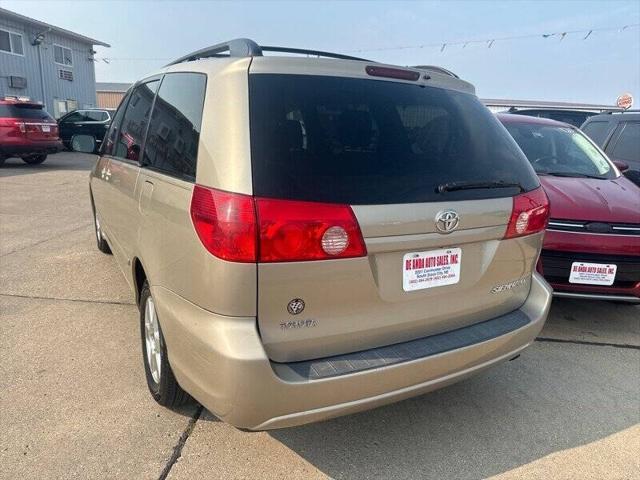 2010 toyota sienna le