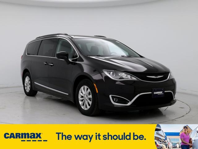 2017 chrysler pacifica touring l
