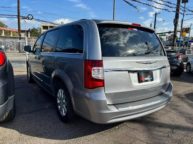 2014 chrysler town & country touring