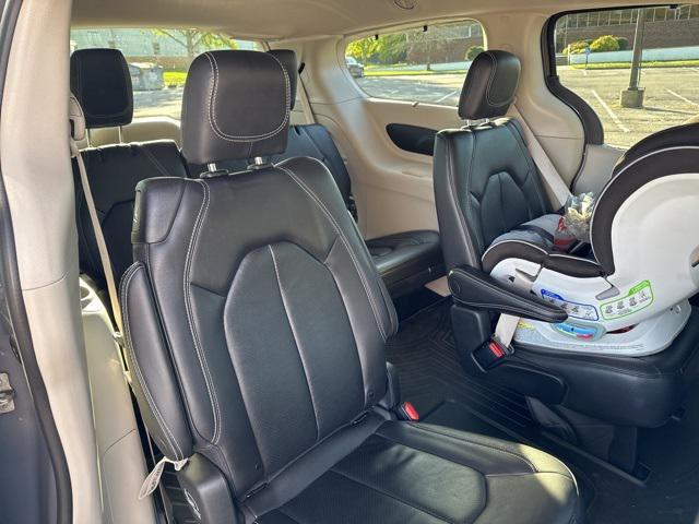 2022 chrysler pacifica touring l