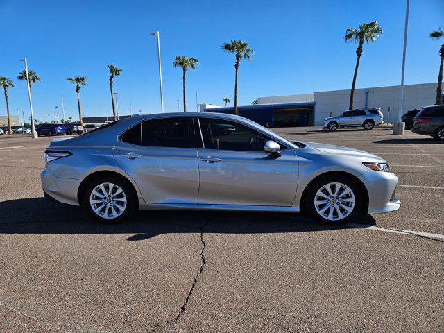 2019 toyota camry le