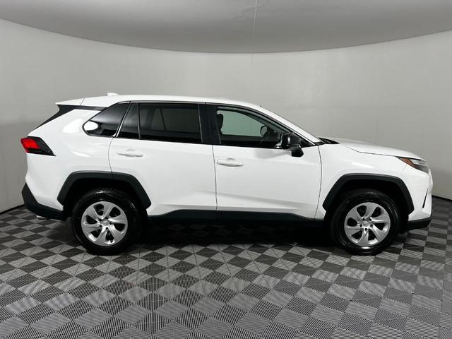 2023 toyota rav4 le