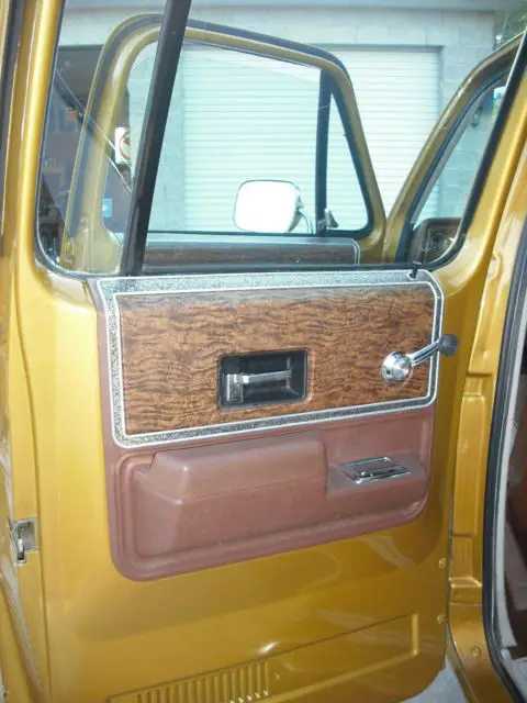 1975 chevrolet silverado suburban