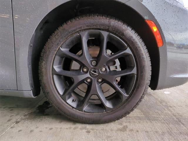 2022 chrysler pacifica touring l front-wheel drive passenger van in dayton, ohio