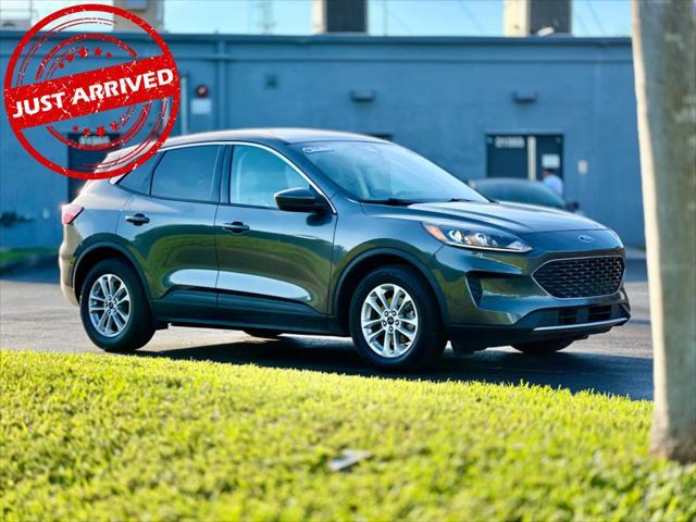 2020 ford escape se