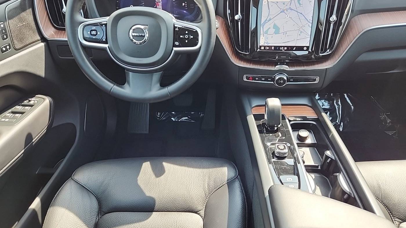 2024 volvo xc60 recharge t8 plus dark theme