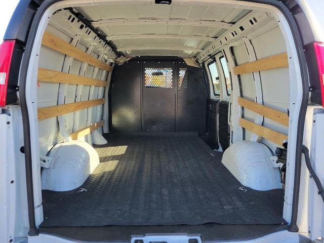 2022 chevrolet express 2500 work van