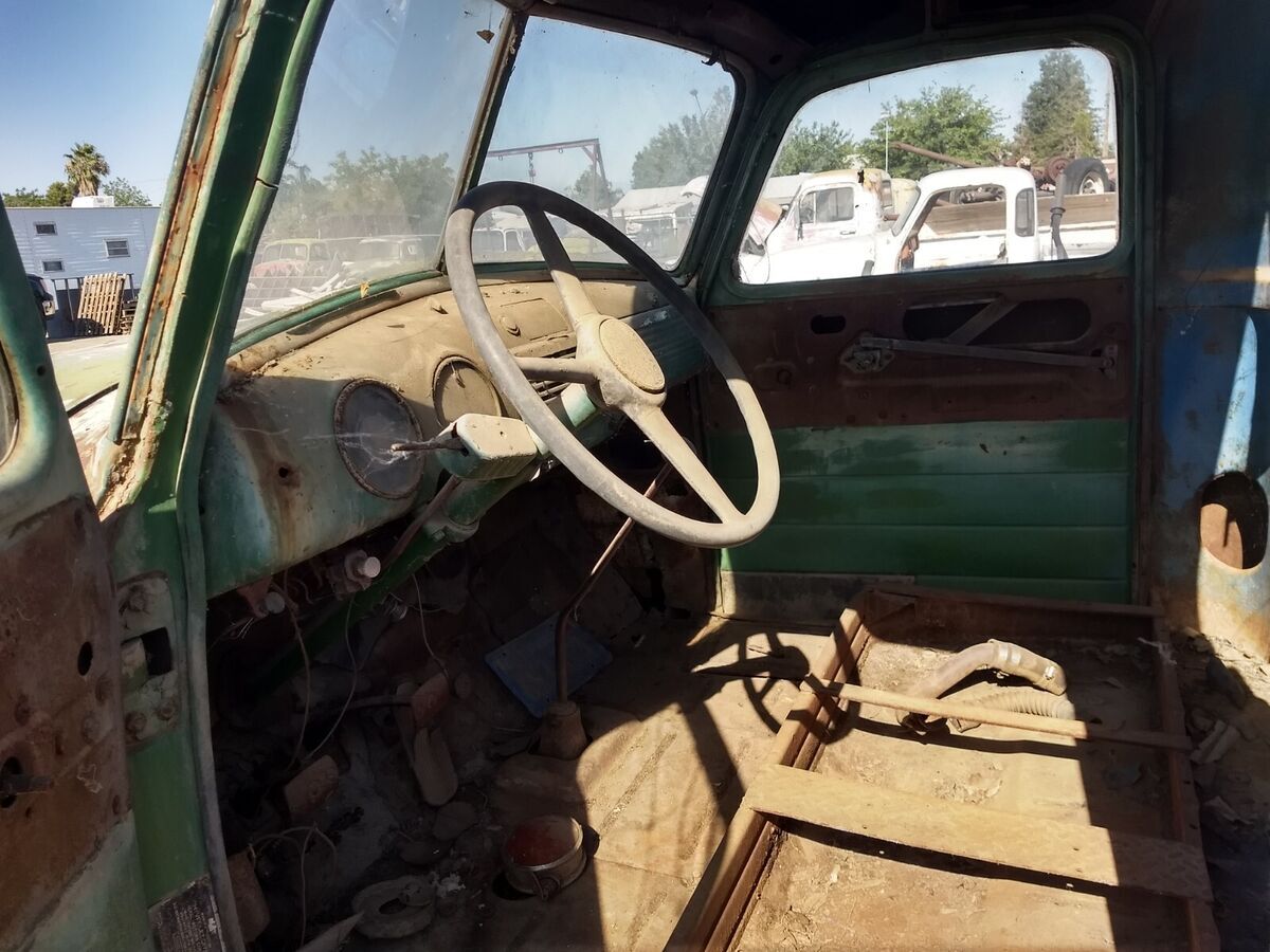 1948 chevrolet 3600 series long bed truck