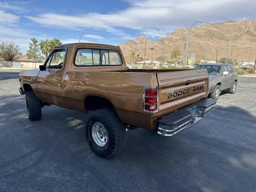 1986 dodge ram 100 5.2l v8 16v 31,800 miles 3" lift clean truck