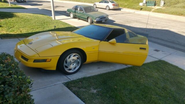 1993 40th anniversary ed corvette lt1, auto, excellent engine, body & interior