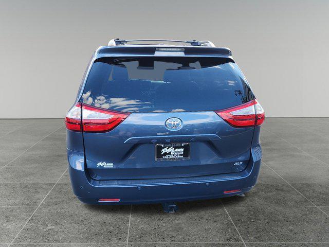2017 toyota sienna limited