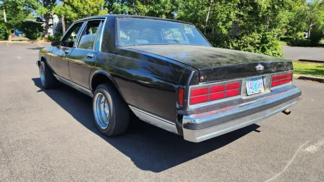 white 1989 chevrolet caprice 305 cid v8 automatic available now!