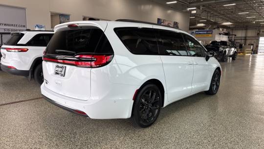 2024 Chrysler Pacifica