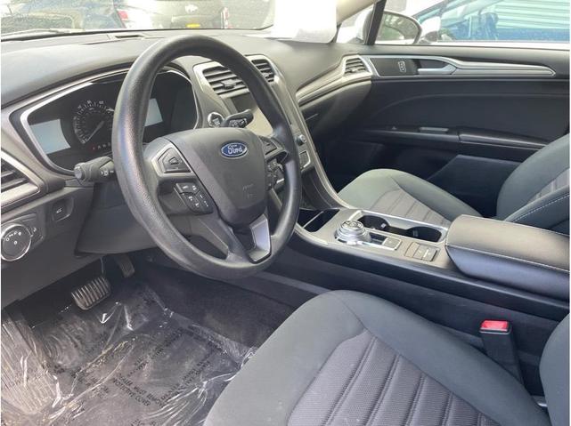 2020 ford fusion se