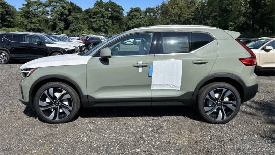 2025 Volvo XC40