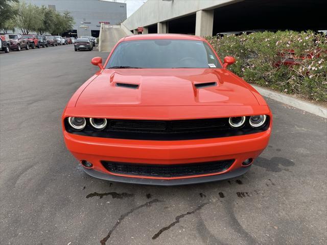 2020 dodge challenger sxt