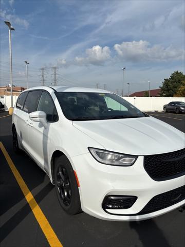 2022 chrysler pacifica hybrid touring l