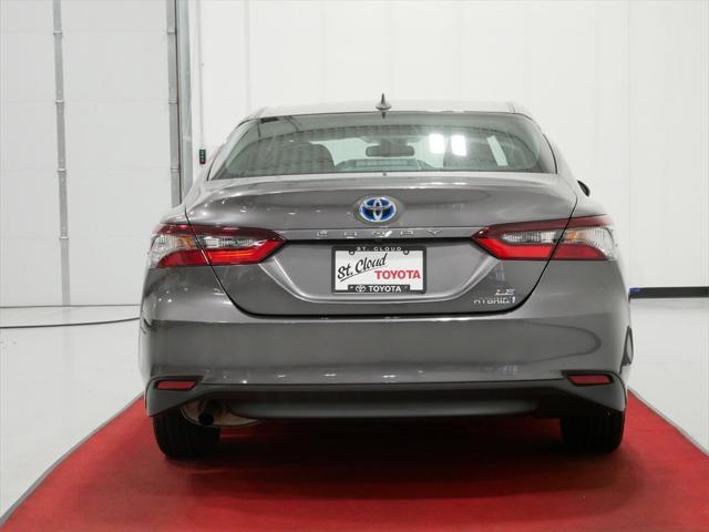 2022 toyota camry le