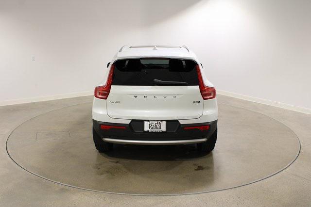 2024 volvo xc40 b5 core bright theme