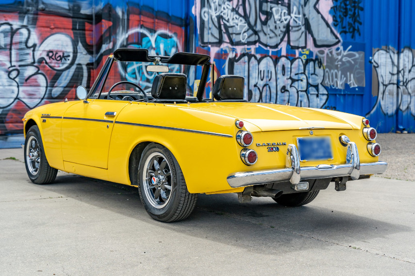 1969 datsun 2000 roadster 5-speed
