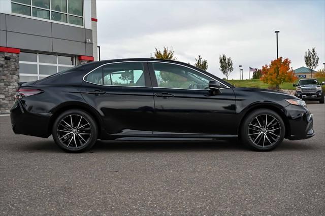 2022 toyota camry se