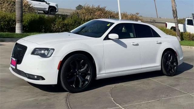 2022 chrysler 300 s